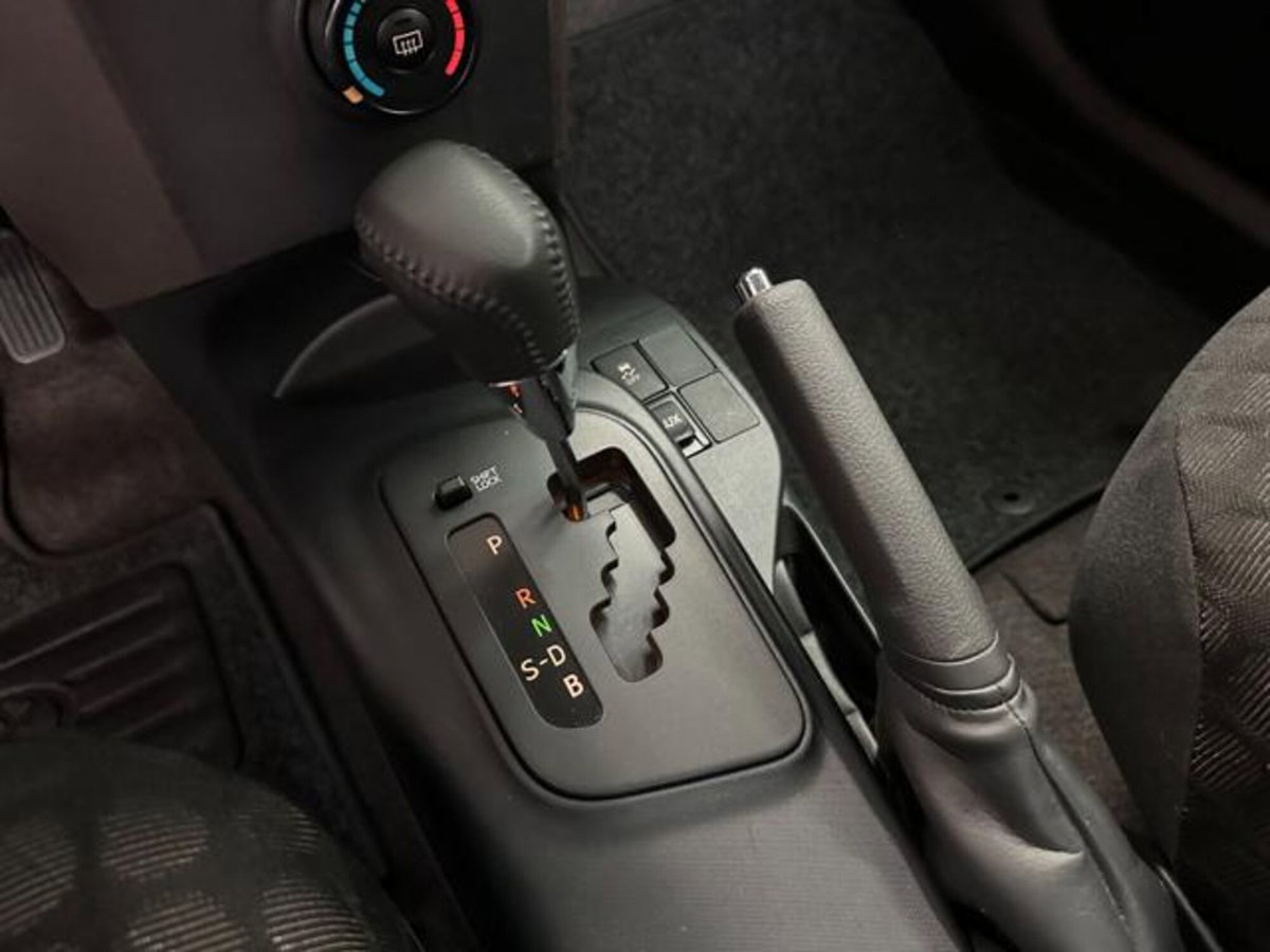Toyota iQ 1.0 Multidrive (19)
