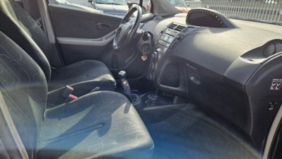 Toyota Yaris 1.0 5 porte Sol (12)