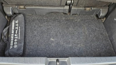 Toyota Yaris 1.0 5 porte Sol (13)