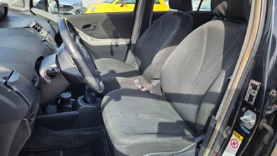 Toyota Yaris 1.0 5 porte Sol (7)