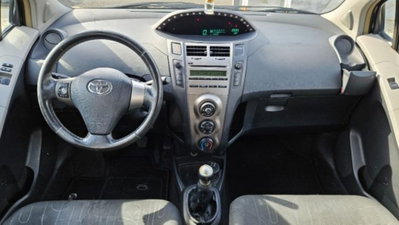 Toyota Yaris 1.0 5 porte Sol (9)