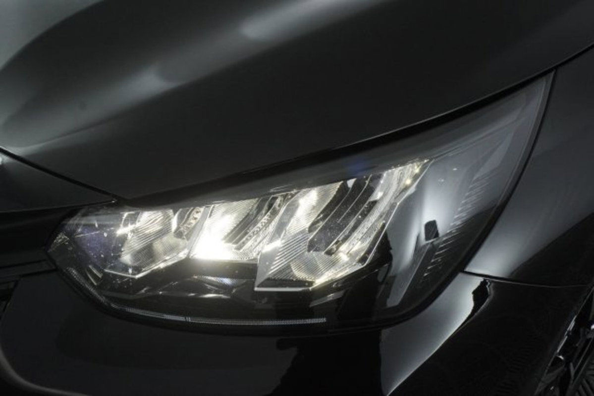 Peugeot 208 1.2 turbo Allure 100cv (16)