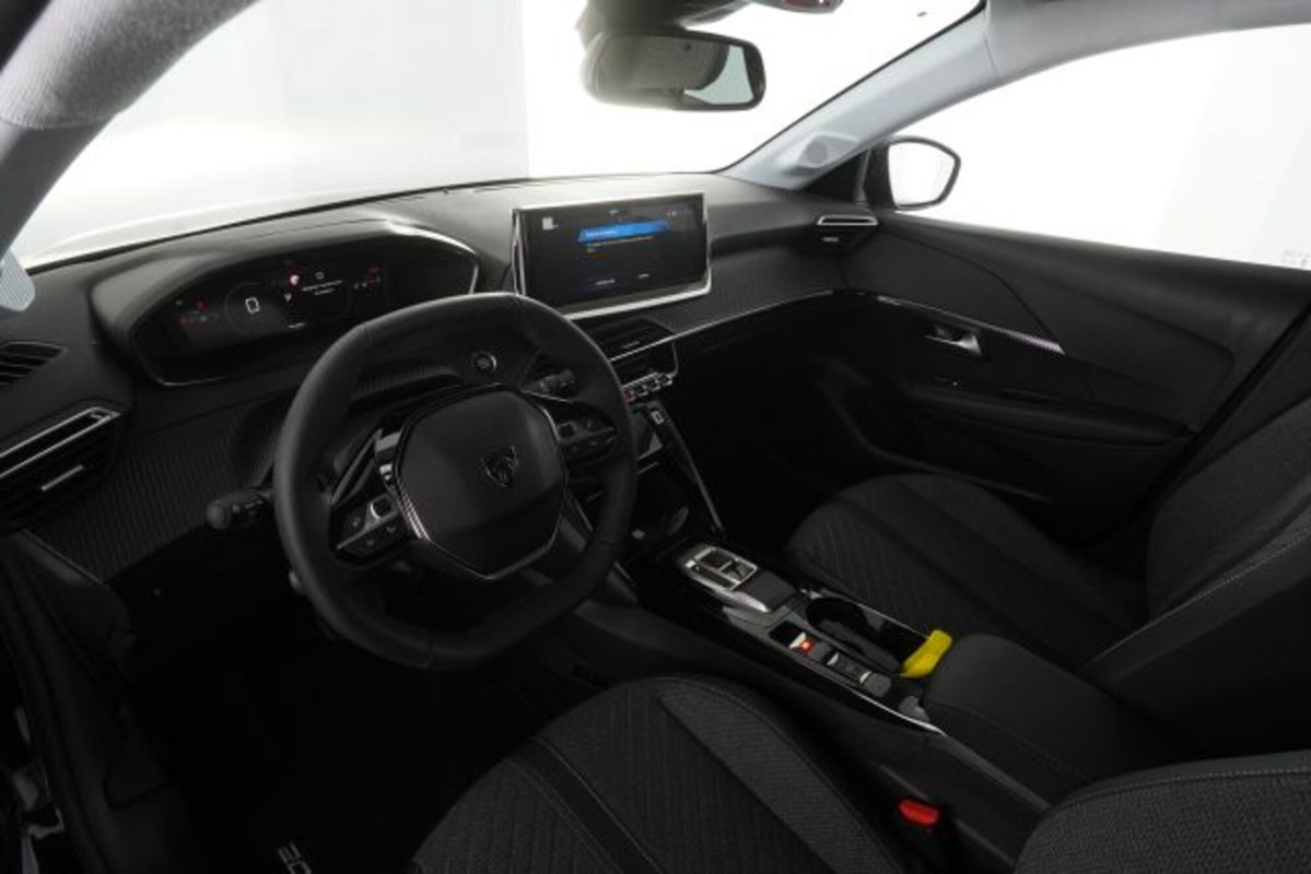 Peugeot 208 1.2 turbo Allure 100cv (9)