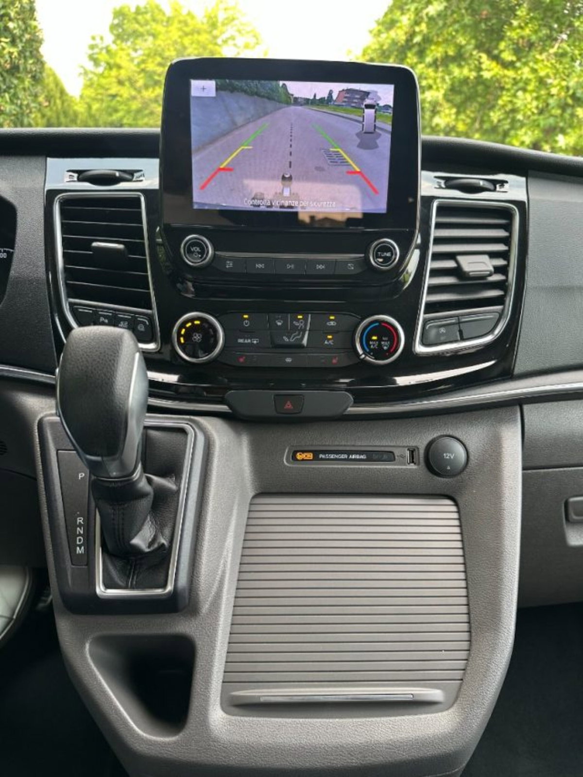 Ford Tourneo Custom 320 2.0 EcoBlue 150CV PL Titanium (14)