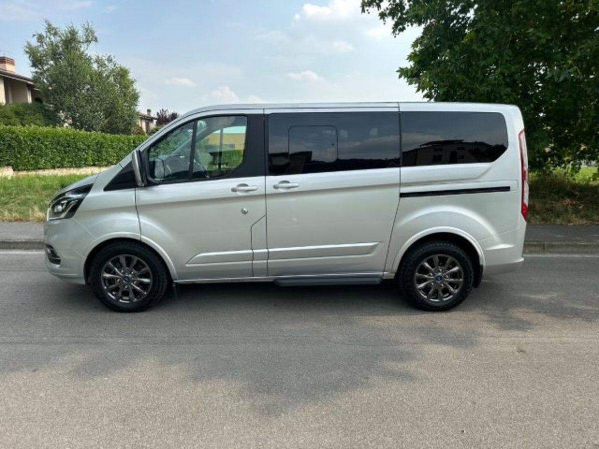 Ford Tourneo Custom 320 2.0 EcoBlue 150CV PL Titanium (17)