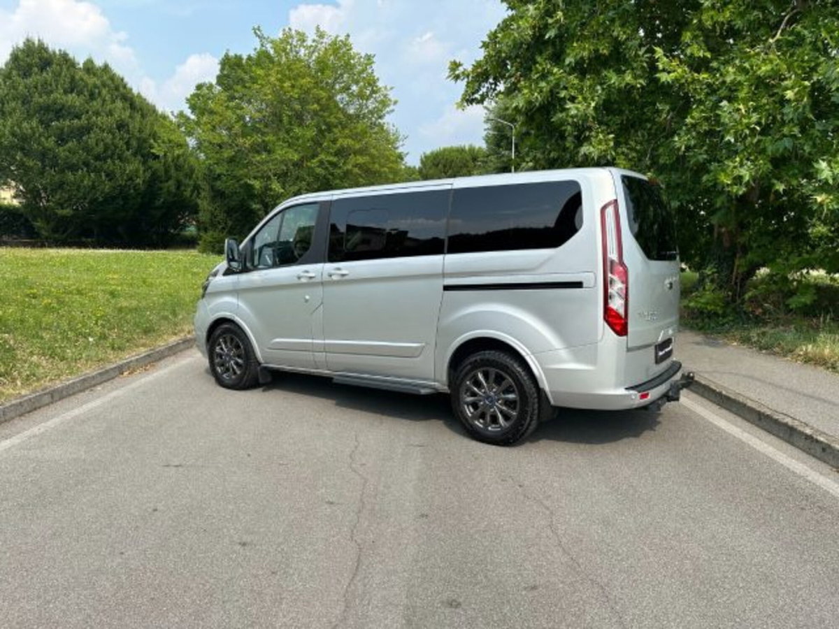 Ford Tourneo Custom 320 2.0 EcoBlue 150CV PL Titanium (19)