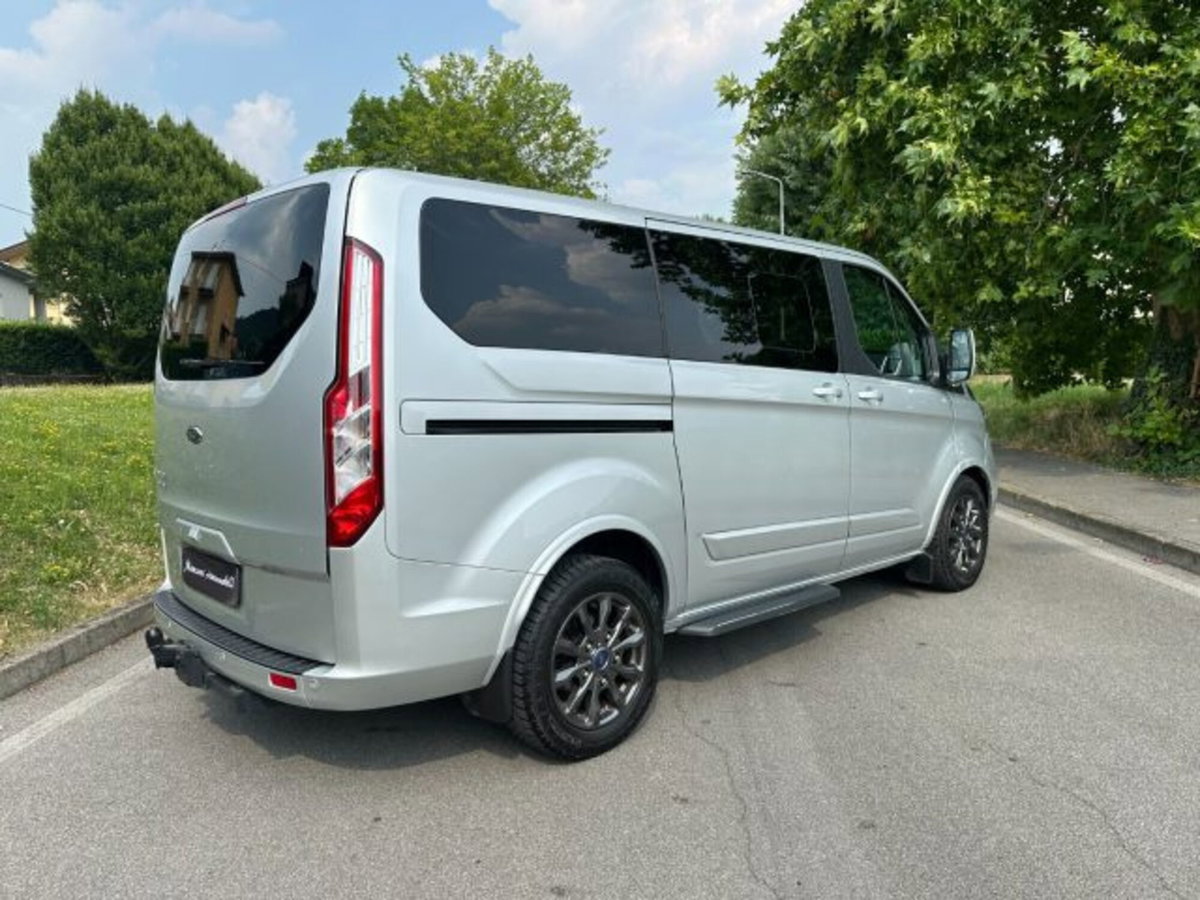 Ford Tourneo Custom 320 2.0 EcoBlue 150CV PL Titanium (20)