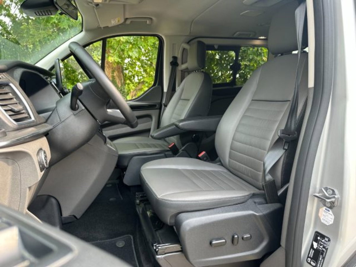 Ford Tourneo Custom 320 2.0 EcoBlue 150CV PL Titanium (7)