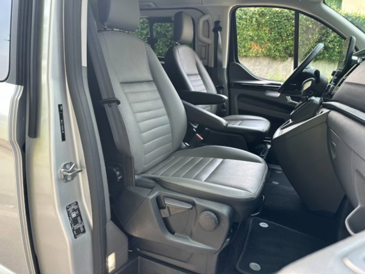 Ford Tourneo Custom 320 2.0 EcoBlue 150CV PL Titanium (8)