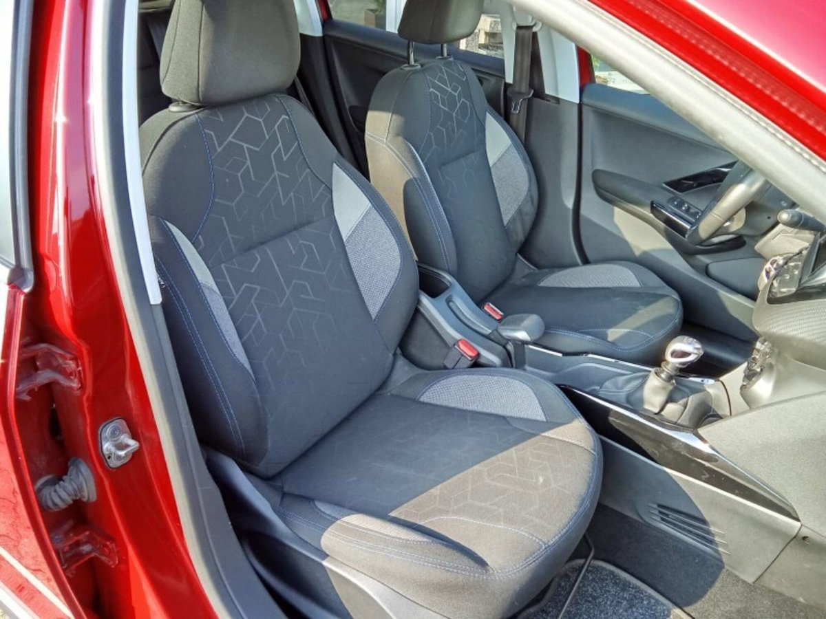 Peugeot 2008 Turbo 110 S&S Signature (11)