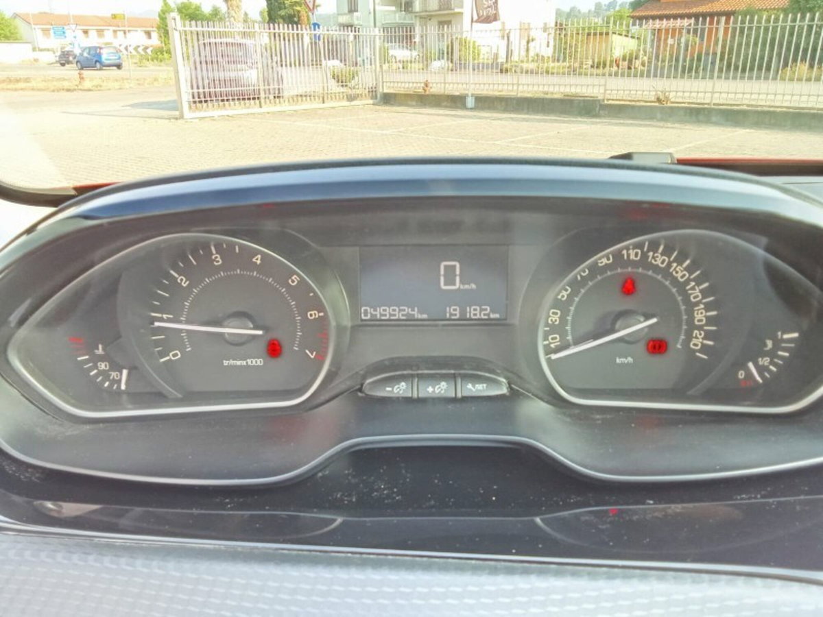 Peugeot 2008 Turbo 110 S&S Signature (18)