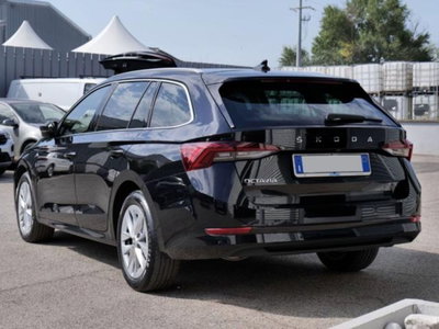 Skoda Octavia Station Wagon 2.0 TDI EVO SCR 150 CV DSG 4x4 Wagon Style (3)
