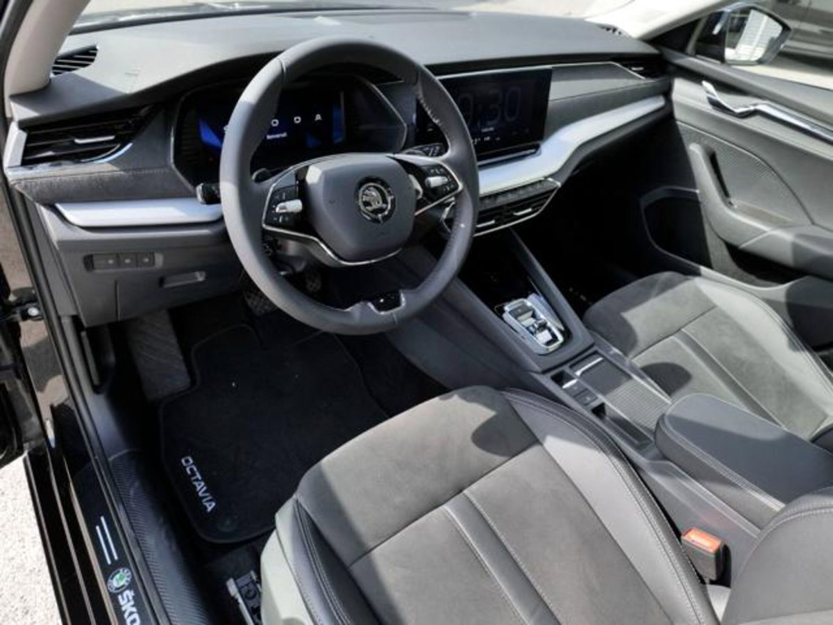 Skoda Octavia Station Wagon 2.0 TDI EVO SCR 150 CV DSG 4x4 Wagon Style (6)