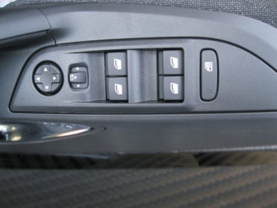 Peugeot 2008 PureTech 100 S&S Allure Pack (10)