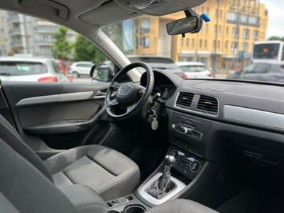 Audi Q3 2.0 TDI 150 CV Business (8)