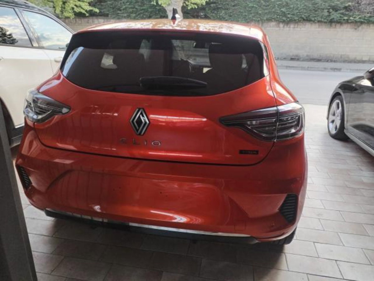 Renault Clio Full Hybrid E-Tech 145 CV 5 porte Techno (5)