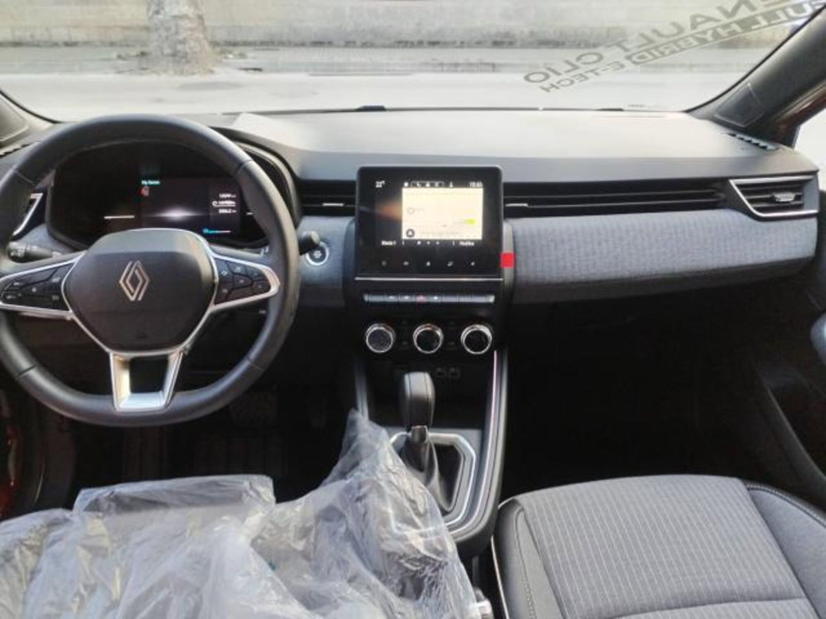 Renault Clio Full Hybrid E-Tech 145 CV 5 porte Techno (8)