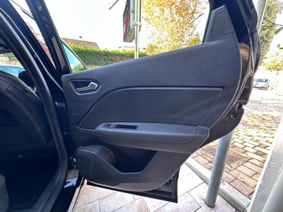 Renault Captur TCe 90 CV Techno (8)