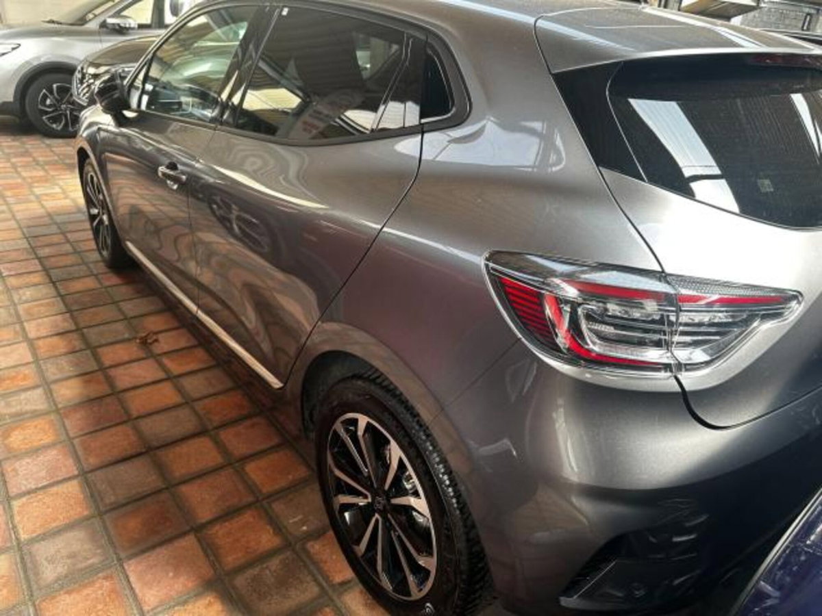 Renault Clio TCe 90 CV 5 porte Techno (4)