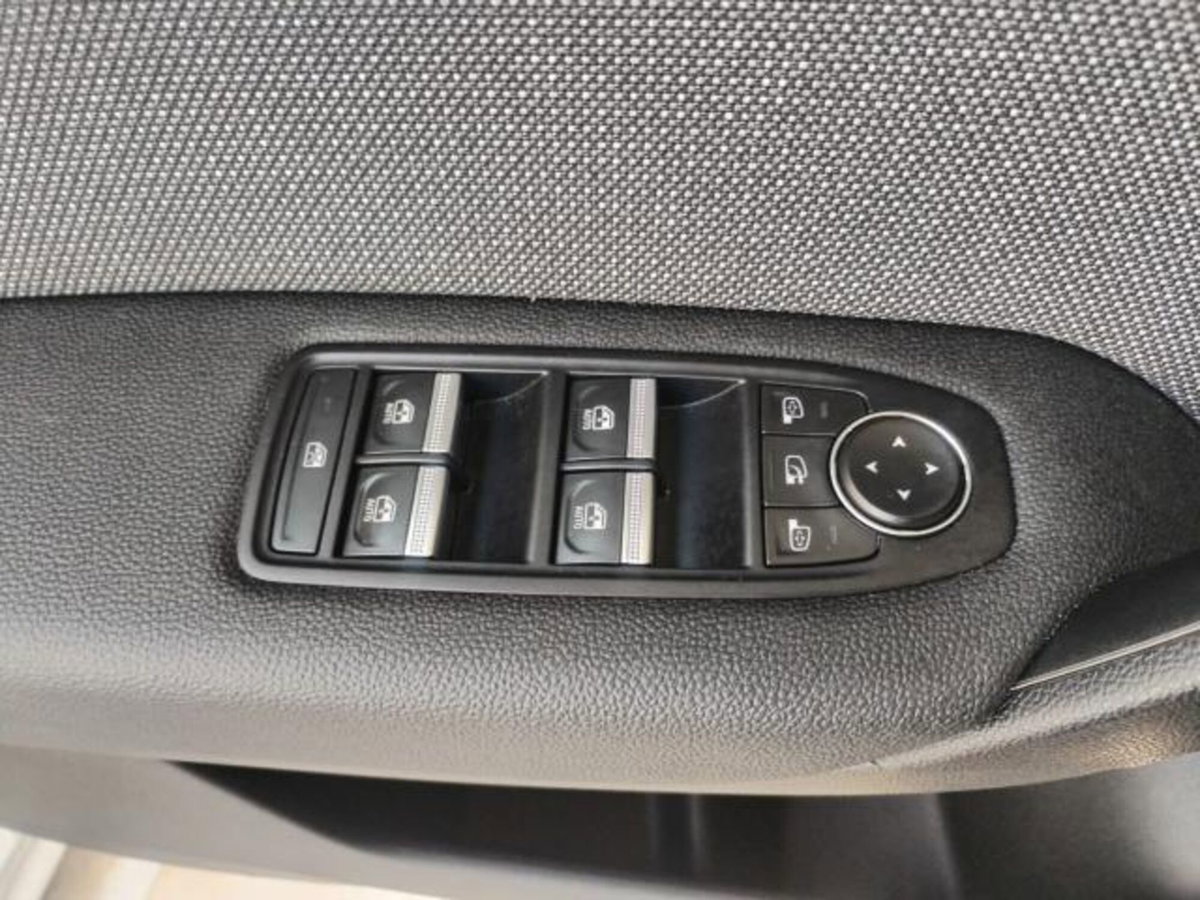 Renault Captur TCe 90 CV Techno (11)