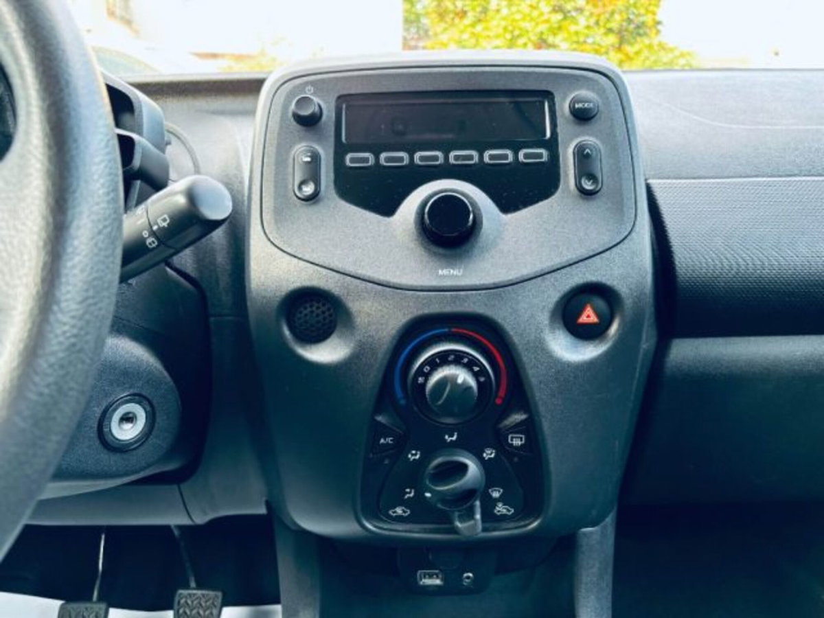 Toyota Aygo Connect 1.0 VVT-i 72 CV 5 porte x-you MMT (11)