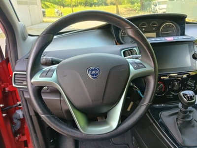Lancia Ypsilon 1.2 69 CV 5 porte GPL Ecochic Alberta Ferretti (10)