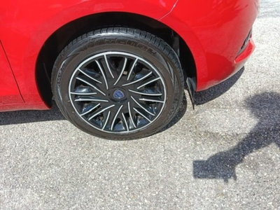 Lancia Ypsilon 1.2 69 CV 5 porte GPL Ecochic Alberta Ferretti (13)