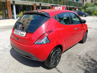 Lancia Ypsilon 1.2 69 CV 5 porte GPL Ecochic Alberta Ferretti (14)