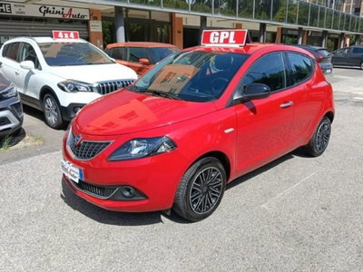 Lancia Ypsilon 1.2 69 CV 5 porte GPL Ecochic Alberta Ferretti (16)