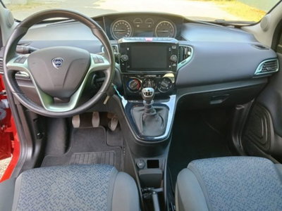Lancia Ypsilon 1.2 69 CV 5 porte GPL Ecochic Alberta Ferretti (8)