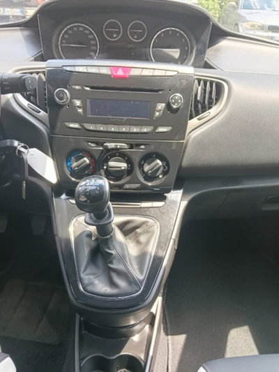 Lancia Ypsilon 0.9 TwinAir 85 CV 5 porte Metano Ecochic Elefantino (20)
