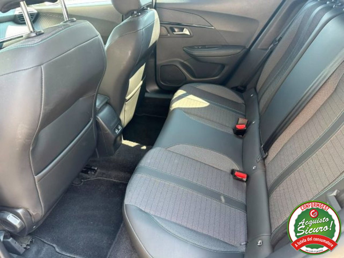 Peugeot 2008 BlueHDi 130 S&S EAT8 Allure Navi Pack (17)