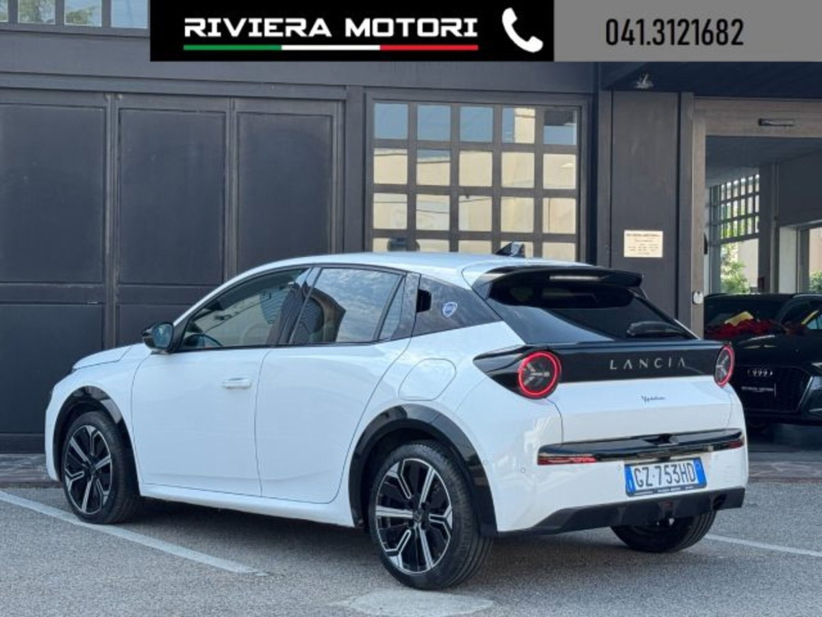 Lancia Ypsilon 1.2 mhev Edizione Cassina e-dct (11)