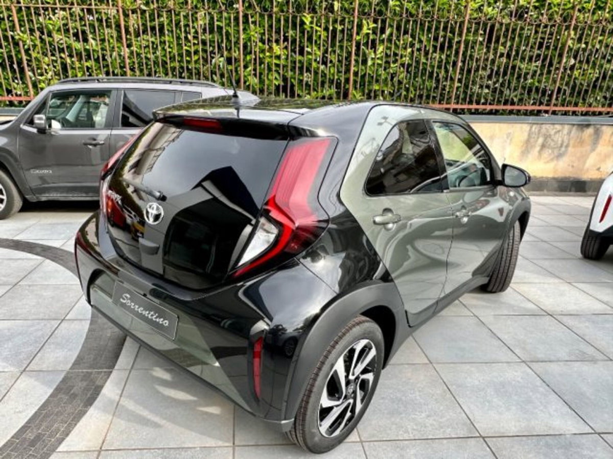 Toyota Aygo X 1.0 VVT-i 72 CV 5 porte Limited S-CVT (4)