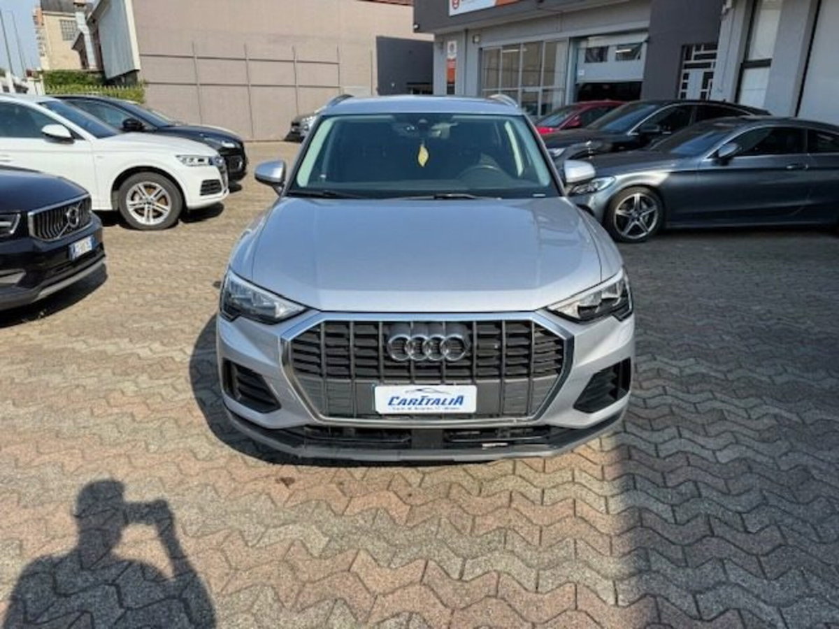 Audi Q3 45 TFSI e S tronic Business (2)