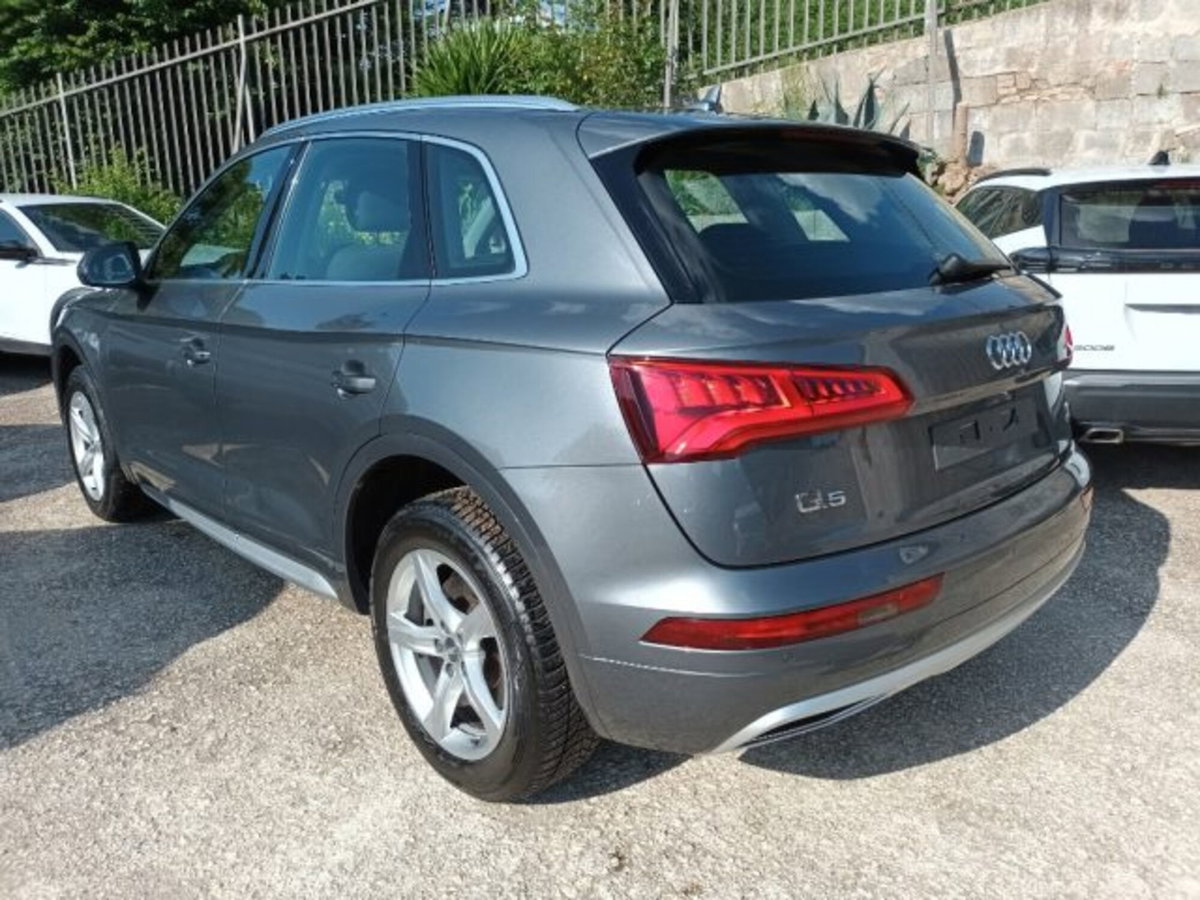 Audi Q5 2.0 TDI 190 CV quattro S tronic Business Sport (3)