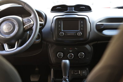 Jeep Renegade 1.3 T4 DDCT Longitude (17)