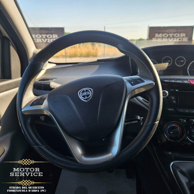 Lancia Ypsilon 1.2 69 CV 5 porte Gold (13)