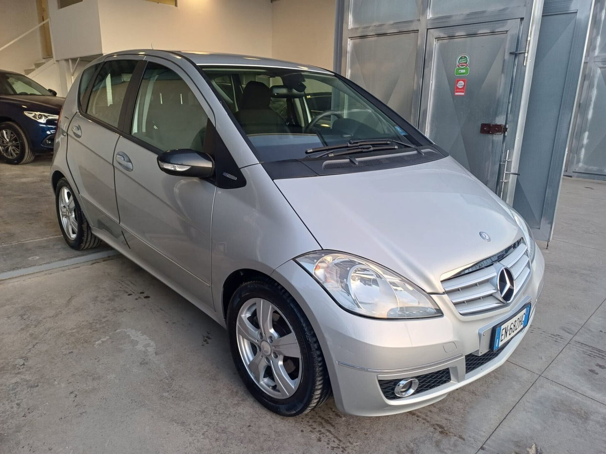 Mercedes-Benz Classe A 160 CDI BlueEFFICIENCY Coupé Premium (2)