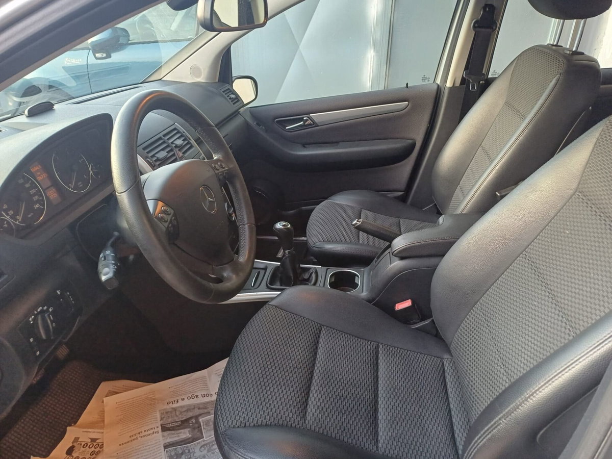 Mercedes-Benz Classe A 160 CDI BlueEFFICIENCY Coupé Premium (10)