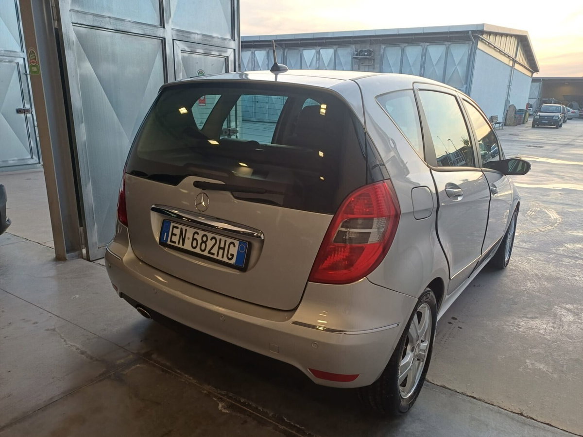 Mercedes-Benz Classe A 160 CDI BlueEFFICIENCY Coupé Premium (4)