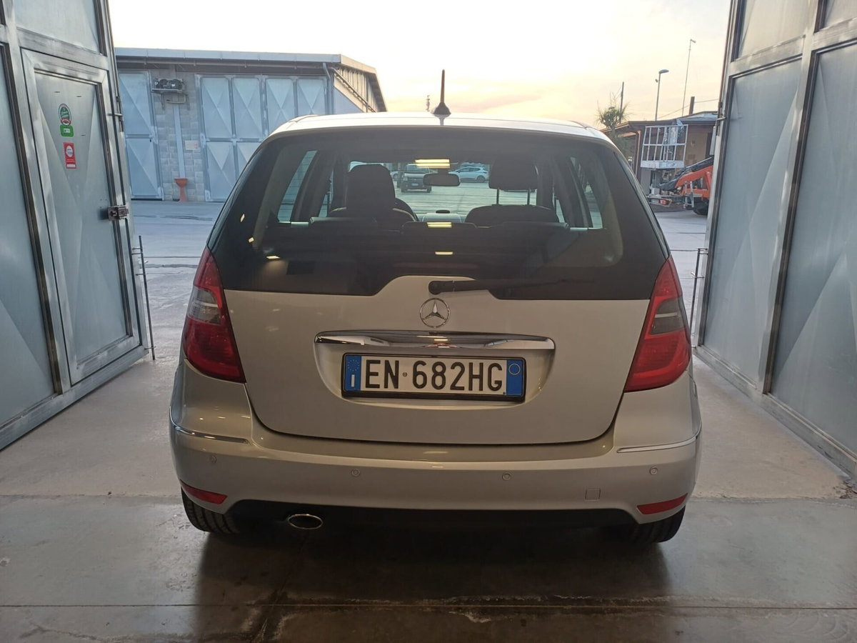 Mercedes-Benz Classe A 160 CDI BlueEFFICIENCY Coupé Premium (5)