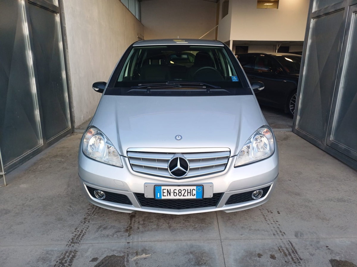 Mercedes-Benz Classe A 160 CDI BlueEFFICIENCY Coupé Premium (6)