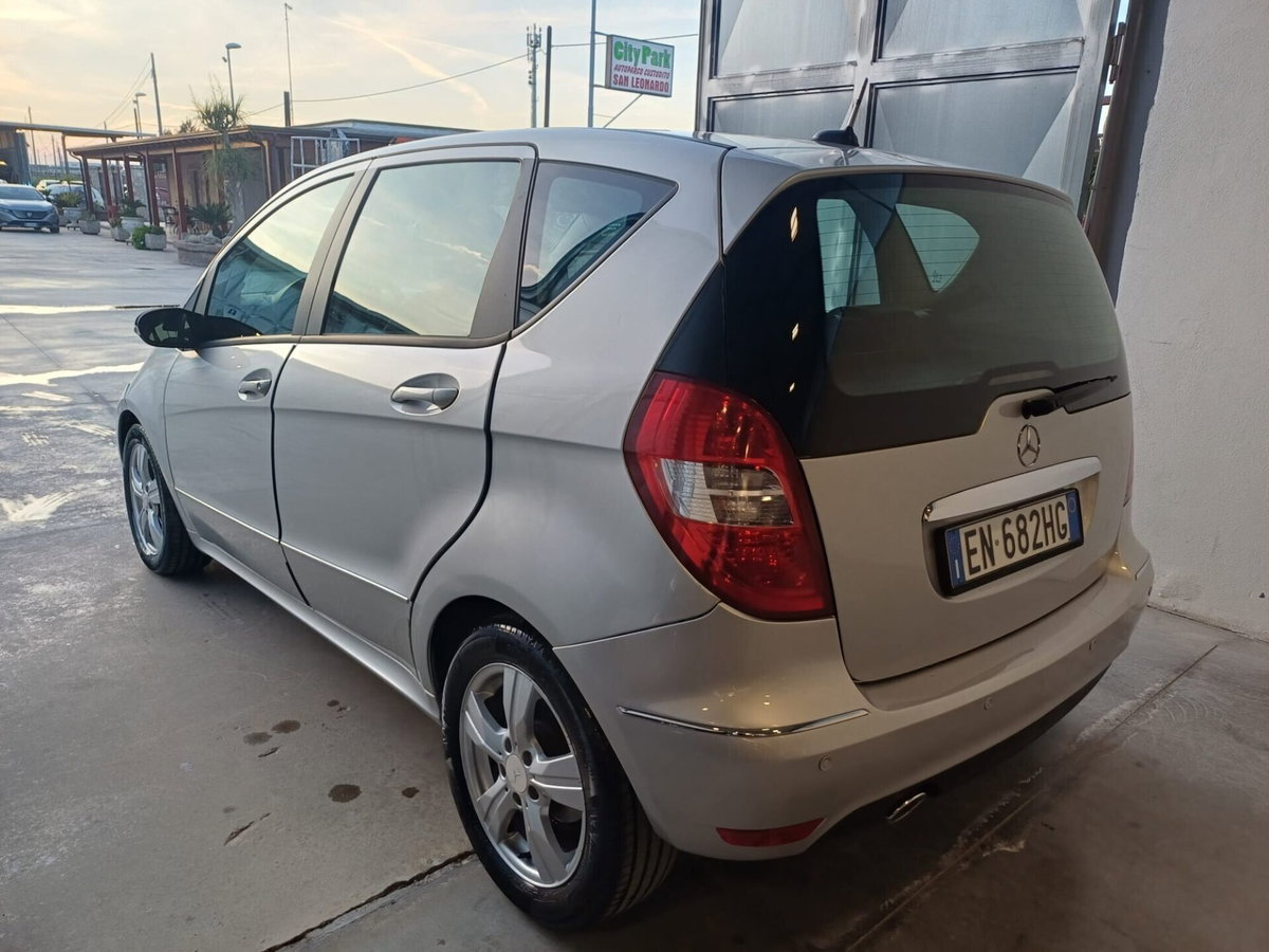 Mercedes-Benz Classe A 160 CDI BlueEFFICIENCY Coupé Premium (7)