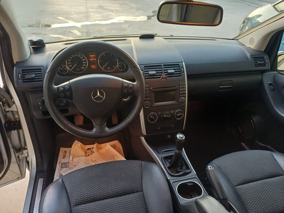 Mercedes-Benz Classe A 160 CDI BlueEFFICIENCY Coupé Premium (8)