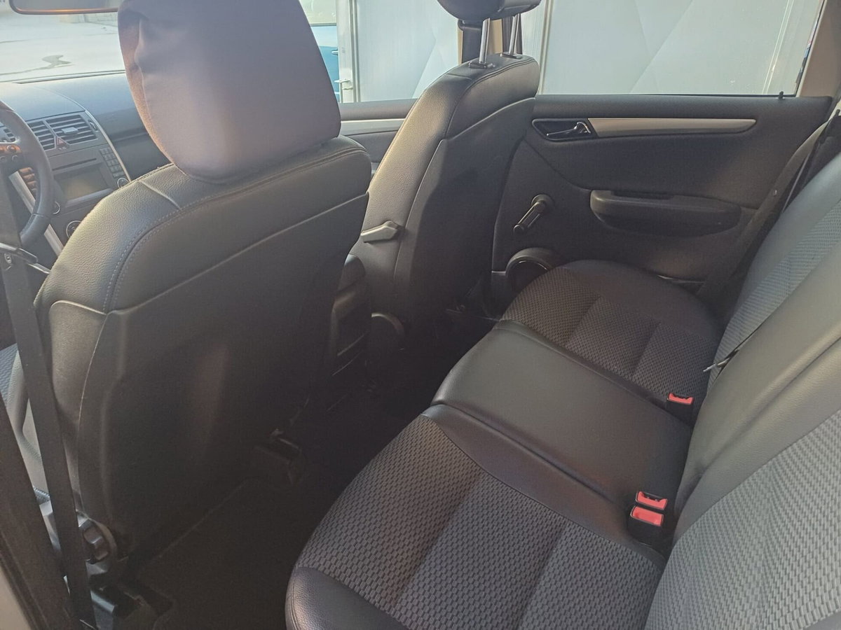 Mercedes-Benz Classe A 160 CDI BlueEFFICIENCY Coupé Premium (9)