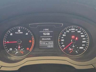 Audi Q3 2.0 TDI 120 CV Business (12)