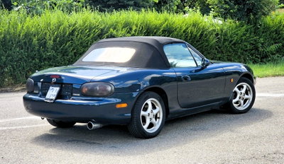 Mazda MX-5 1.6i 16V cat (4)