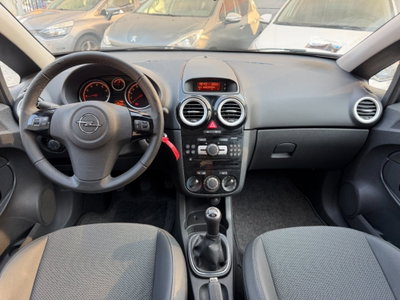 Opel Corsa 1.2 5 porte Cosmo (15)