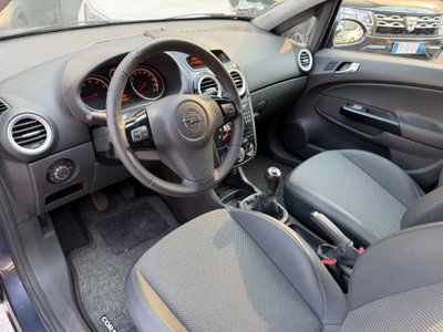 Opel Corsa 1.2 5 porte Cosmo (2)